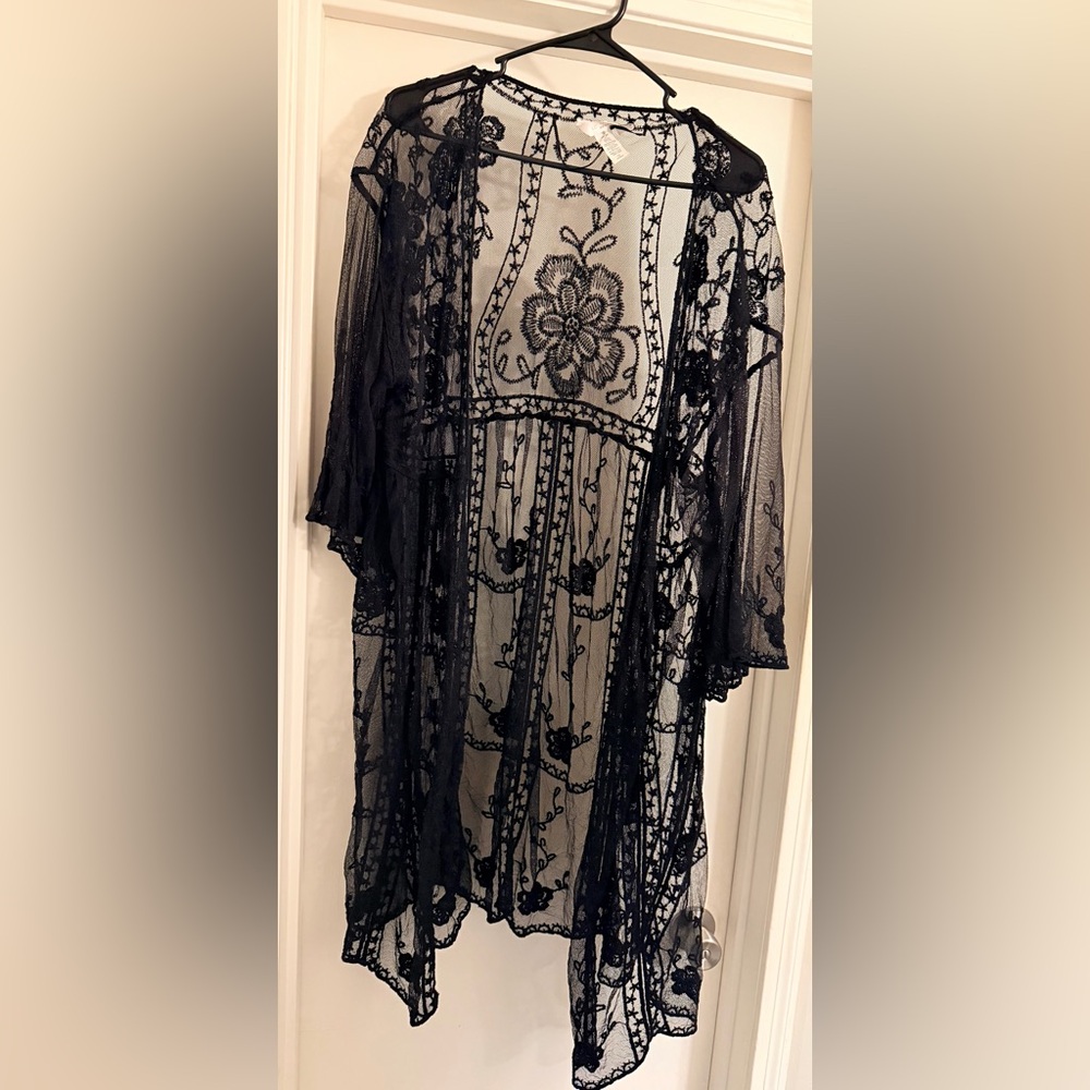 Lauren Conrad black floral Kimono